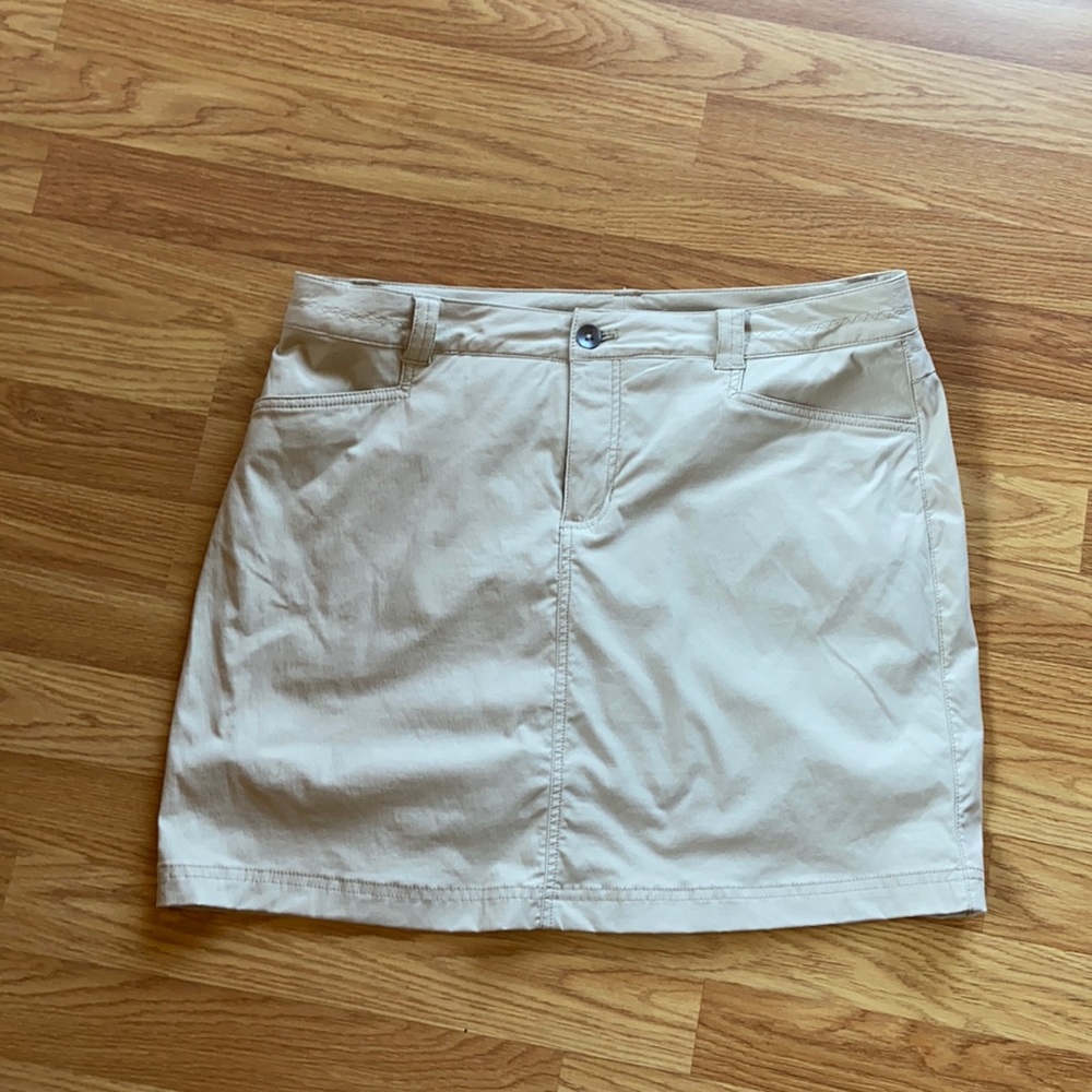 Eddie Bauer Travex light khaki color skort size 12